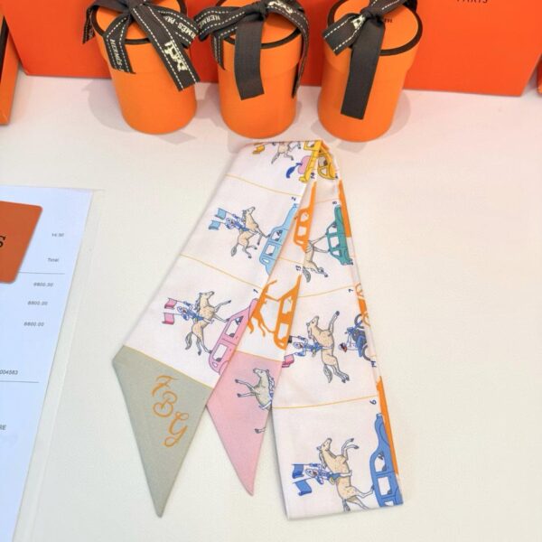 replica,repliche,fake,1:1,earrings,bracelet,ring,jewelry Sciarpa Twilly Hermes “Horse Parade” Nastro di seta Twilly (100% seta di gelso)