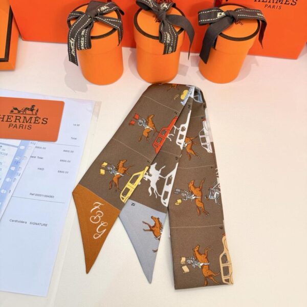 replica,repliche,fake,1:1,earrings,bracelet,ring,jewelry Sciarpa Twilly Hermes “Horse Parade” Nastro di seta Twilly (100% seta di gelso)