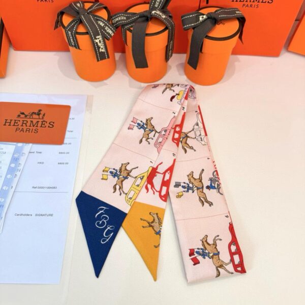 replica,repliche,fake,1:1,earrings,bracelet,ring,jewelry Sciarpa Twilly Hermes “Horse Parade” Nastro di seta Twilly (100% seta di gelso)