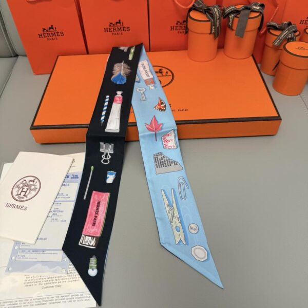 replica,repliche,fake,1:1,earrings,bracelet,ring,jewelry Sciarpa Twilly “Il mondo in borsa” di Hermes. Nastro di seta twilly (100% seta di gelso)