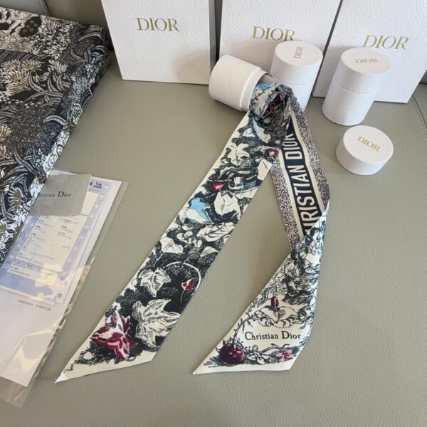 replica,repliche,fake,1:1,earrings,bracelet,ring,jewelry Fascia per capelli e sciarpa Dior Rabbit in edizione limitata