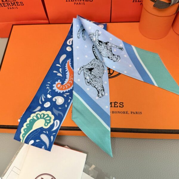 replica,repliche,fake,1:1,earrings,bracelet,ring,jewelry Hermes “Cheetah BANDANA” Sciarpa Twilly Nastro di seta Twilly (100% seta di gelso)