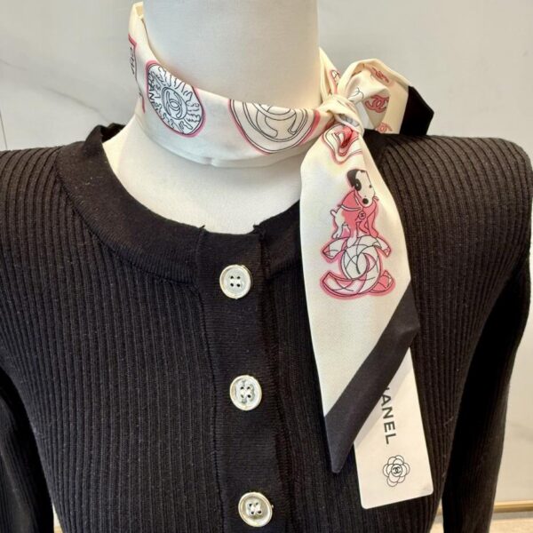 replica,repliche,fake,1:1,earrings,bracelet,ring,jewelry La sciarpa Chanel Twilly è qui