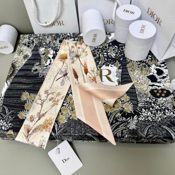 replica,repliche,fake,1:1,earrings,bracelet,ring,jewelry Sciarpa Dior in seta twilly, classico stile floreale con libellula