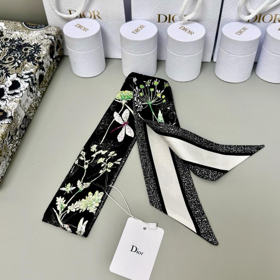 replica,repliche,fake,1:1,earrings,bracelet,ring,jewelry Sciarpa Dior in twilly di seta, classico stile floreale con libellula replica,repliche,fake,1:1,earrings,bracelet,ring,jewelry Sciarpa Dior in twilly di seta, classico stile floreale con libellula