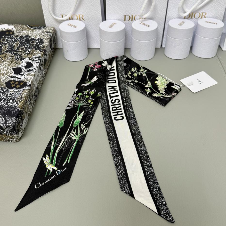 replica,repliche,fake,1:1,earrings,bracelet,ring,jewelry Sciarpa Dior in twilly di seta, classico stile floreale con libellula replica,repliche,fake,1:1,earrings,bracelet,ring,jewelry Sciarpa Dior in twilly di seta, classico stile floreale con libellula