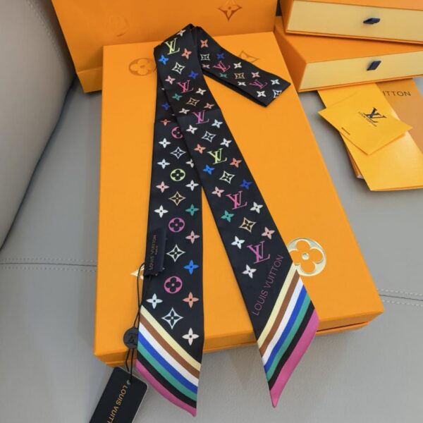 replica,repliche,fake,1:1,earrings,bracelet,ring,jewelry Nuova sciarpa di seta ufficiale LV LV x Murakami Takashi hanno marchiato congiuntamente la sciarpa di seta a prodotto singolo più alta