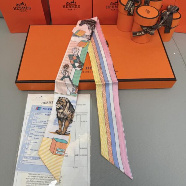 replica,repliche,fake,1:1,earrings,bracelet,ring,jewelry Sciarpa Twilly Hermes “New Grand Theatre” (100% seta di gelso)