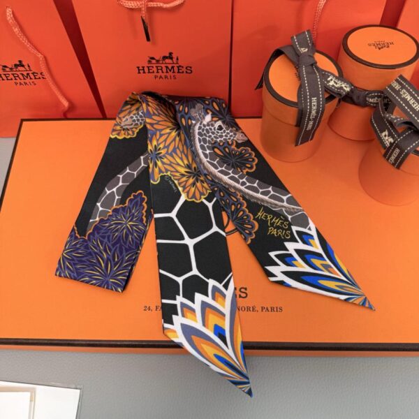 replica,repliche,fake,1:1,earrings,bracelet,ring,jewelry Sciarpa Twilly Hermes “Tre Grazie” (100% seta di gelso)