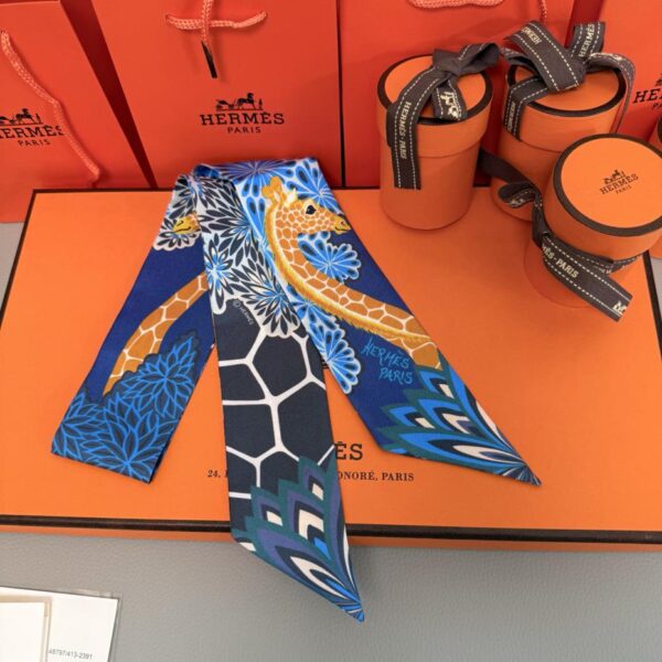 replica,repliche,fake,1:1,earrings,bracelet,ring,jewelry Sciarpa Twilly Hermes “Tre Grazie” (100% seta di gelso)
