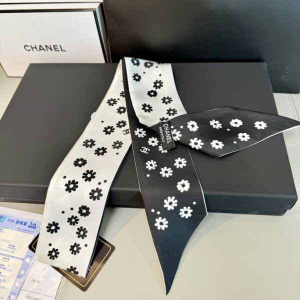 replica,repliche,fake,1:1,earrings,bracelet,ring,jewelry La sciarpa Chanel Twilly è qui