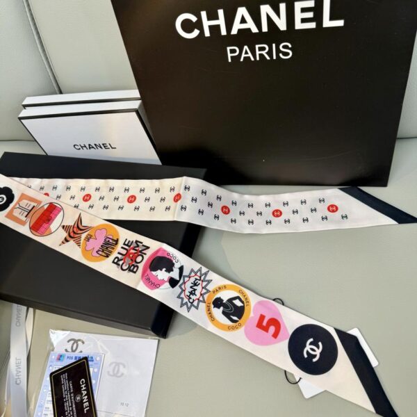 replica,repliche,fake,1:1,earrings,bracelet,ring,jewelry La sciarpa Chanel Twilly è qui