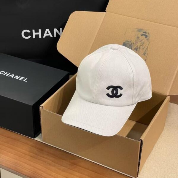L'ultimo cappellino da baseball Chanel con logo doppia C è sobrio e lussuoso (2A1C)