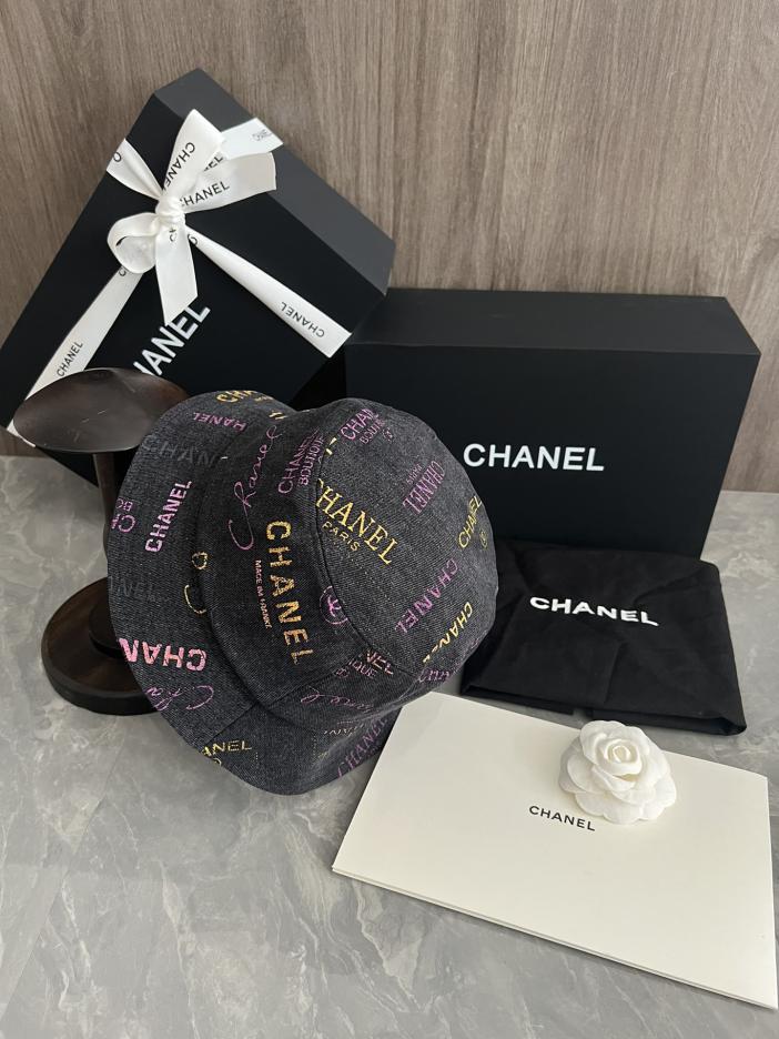replica,repliche,fake,1:1,earrings,bracelet,ring,jewelry Cappello a secchiello in cotone personalizzato originale Chanel con lettera stampata logo stile design graffiti (84A3) replica,repliche,fake,1:1,earrings,bracelet,ring,jewelry Cappello a secchiello in cotone personalizzato originale Chanel con lettera stampata logo stile design graffiti (84A3)