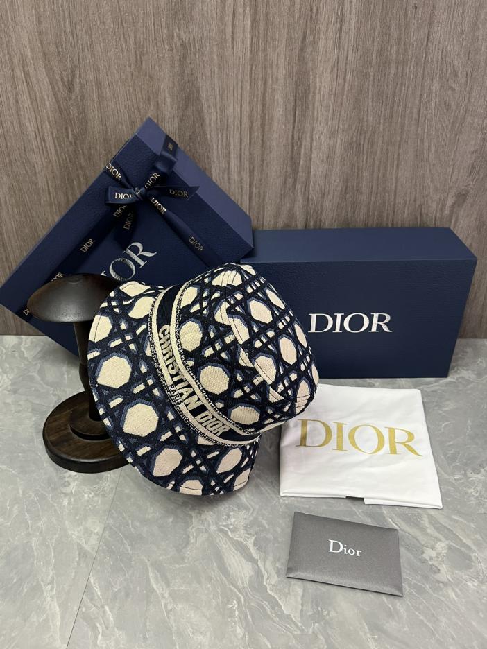 replica,repliche,fake,1:1,earrings,bracelet,ring,jewelry Cappello da pescatore DIOR (E863) replica,repliche,fake,1:1,earrings,bracelet,ring,jewelry Cappello da pescatore DIOR (E863)