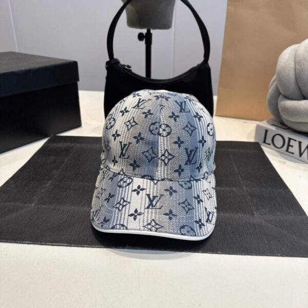 replica,repliche,fake,1:1,earrings,bracelet,ring,jewelry Il nuovo berretto da baseball originale di Louis Vuitton, jacquard sfumato Louis Vuitton (603D)