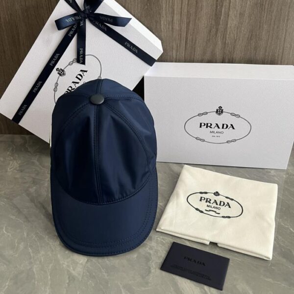replica,repliche,fake,1:1,earrings,bracelet,ring,jewelry Cappellino da baseball personalizzato originale Prada con visiera (F9A2) in vendita sul sito ufficiale