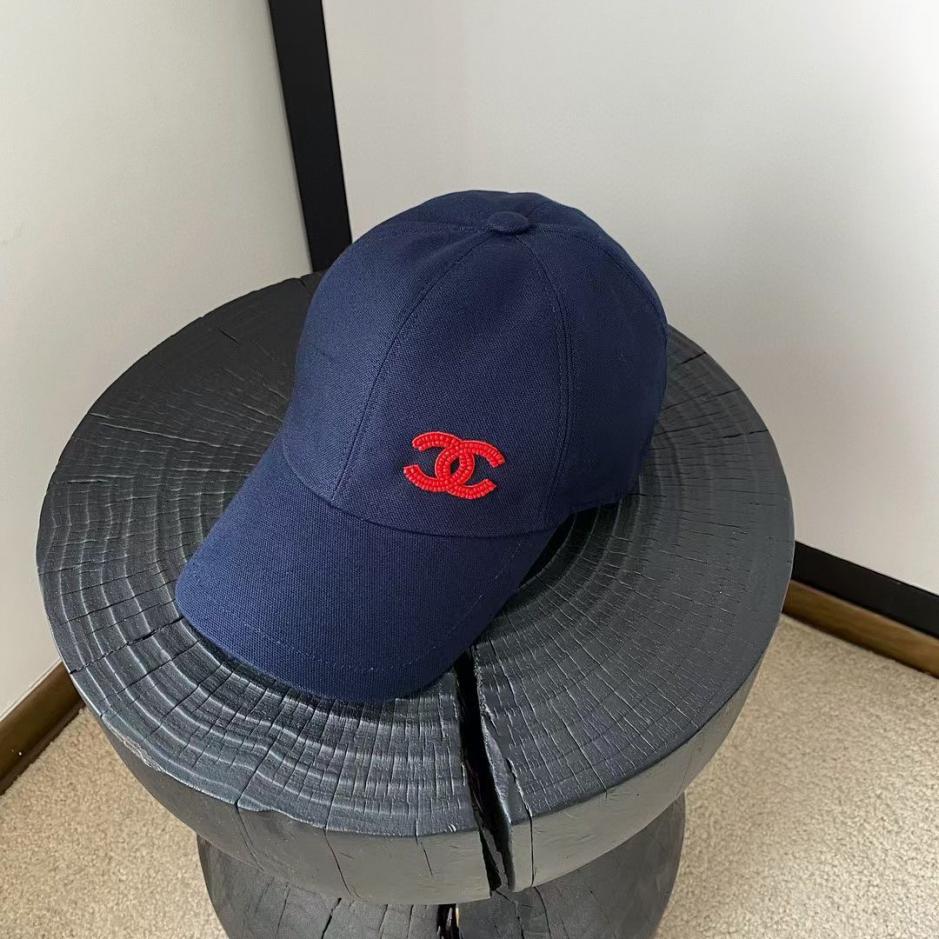replica,repliche,fake,1:1,earrings,bracelet,ring,jewelry Cappello a secchiello Chanel con logo ricamato con perline (77E7) replica,repliche,fake,1:1,earrings,bracelet,ring,jewelry Cappello a secchiello Chanel con logo ricamato con perline (77E7)