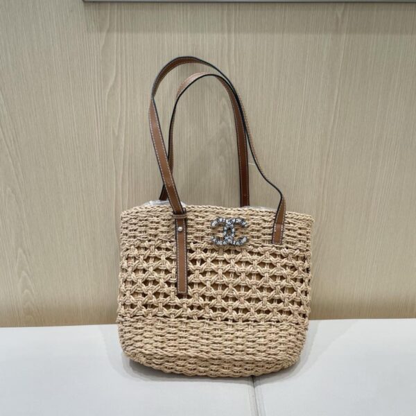 La nuova borsa estiva in paglia intrecciata casual all-match di Chanel