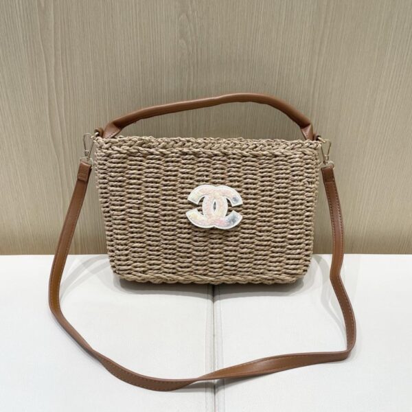 replica,repliche,fake,1:1,earrings,bracelet,ring,jewelry Borsa Chanel in paglia magnetica a forma di busta