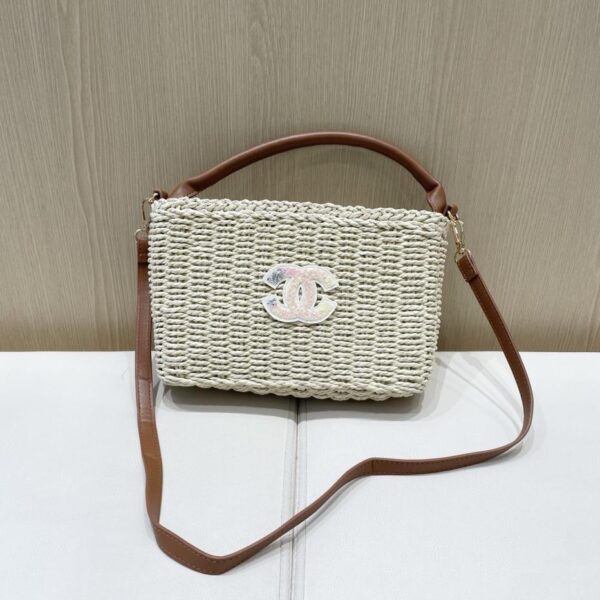 replica,repliche,fake,1:1,earrings,bracelet,ring,jewelry Borsa Chanel in paglia magnetica a forma di busta