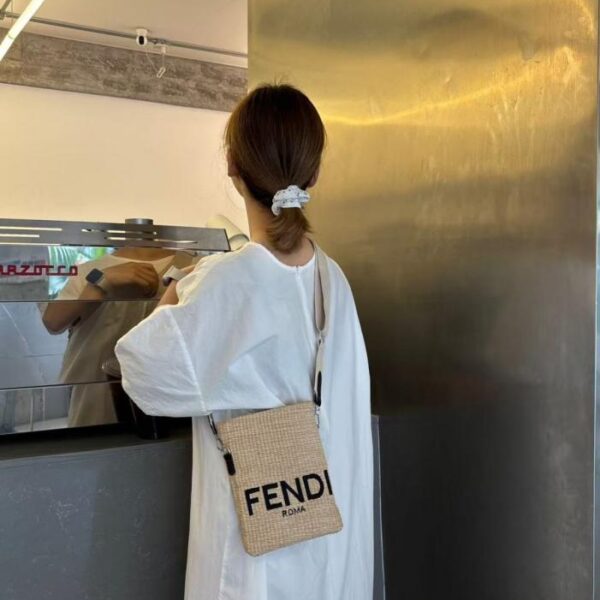 replica,repliche,fake,1:1,earrings,bracelet,ring,jewelry Fendi nuova borsa in paglia di rafia, borsa a tracolla