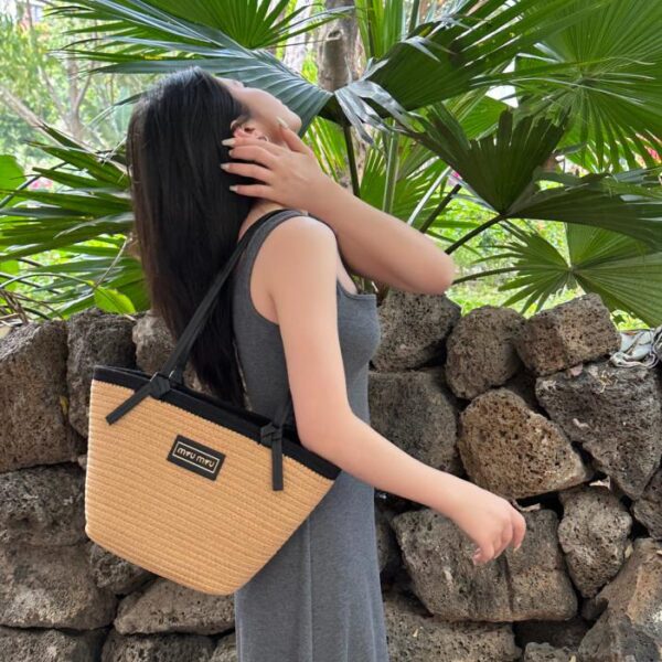 replica,repliche,fake,1:1,earrings,bracelet,ring,jewelry Nuova borsa Miu Miu in tessuto
