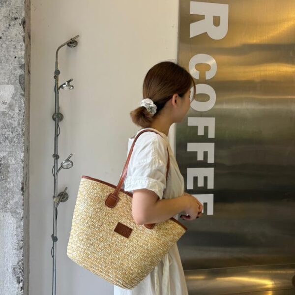 replica,repliche,fake,1:1,earrings,bracelet,ring,jewelry Burberry nuova borsa in paglia di paglia