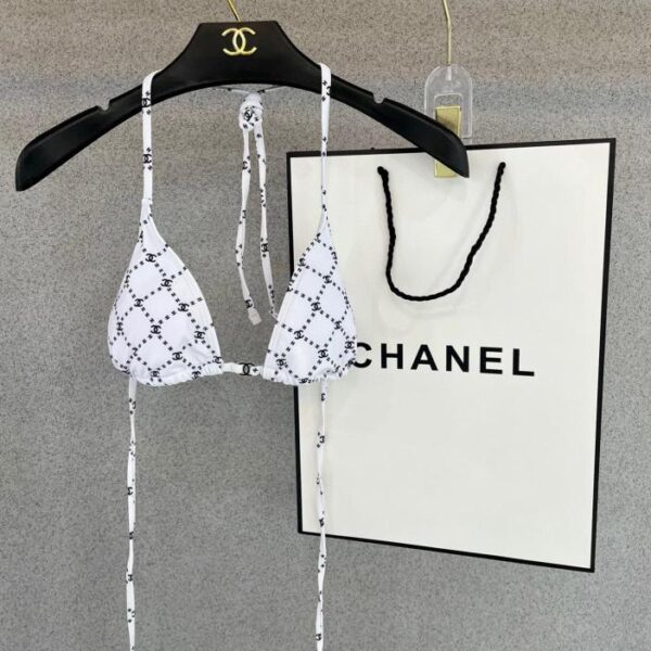 replica,repliche,fake,1:1,earrings,bracelet,ring,jewelry Il nuovo bikini di Chanel è un costume da bagno adatto a varie scene: mare, piscina, sorgenti termali, parco acquatico, rafting