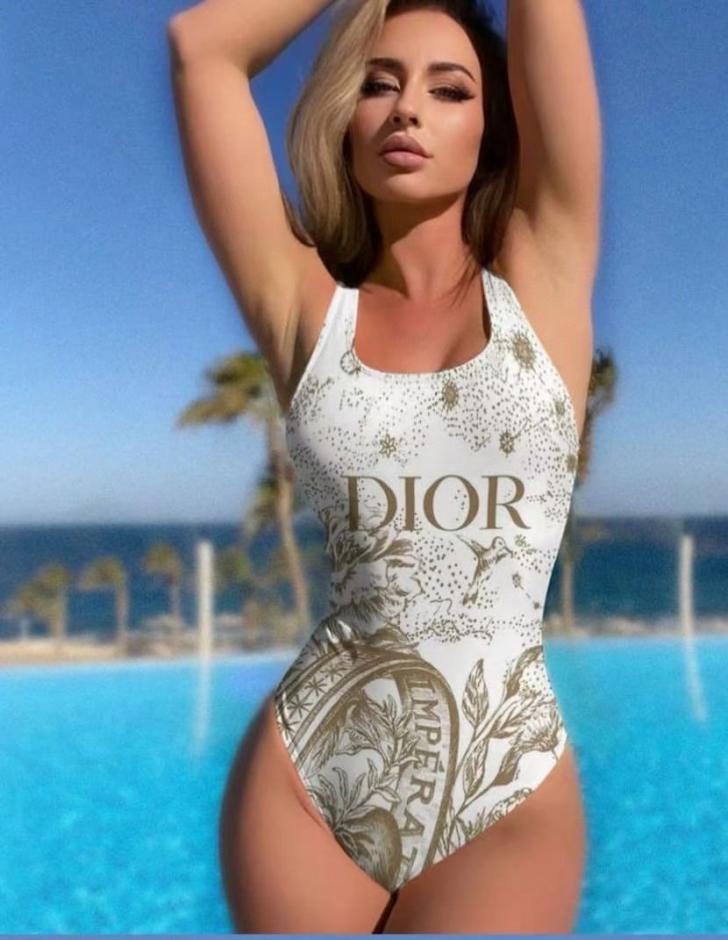 replica,repliche,fake,1:1,earrings,bracelet,ring,jewelry Il nuovo costume da bagno di Dior è adatto a varie scene: mare, piscina, sorgente termale, parco acquatico, rafting replica,repliche,fake,1:1,earrings,bracelet,ring,jewelry Il nuovo costume da bagno di Dior è adatto a varie scene: mare, piscina, sorgente termale, parco acquatico, rafting