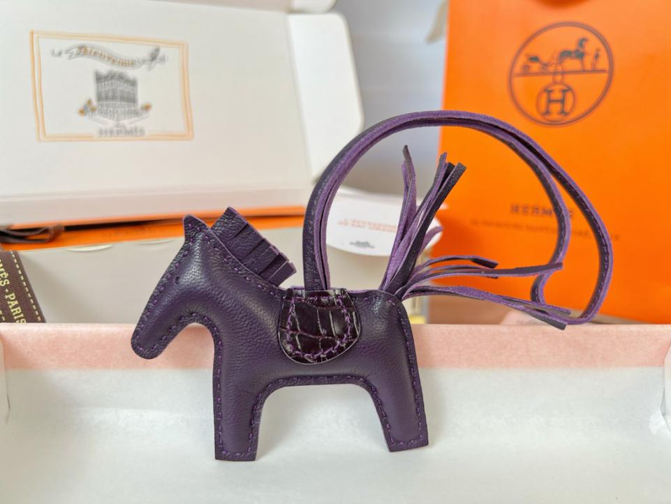 replica,repliche,fake,1:1,earrings,bracelet,ring,jewelry Ciondolo e portachiavi originali per borsa pegase HERMES Rodeo di alta qualità, realizzati con cuciture fatte a mano replica,repliche,fake,1:1,earrings,bracelet,ring,jewelry Ciondolo e portachiavi originali per borsa pegase HERMES Rodeo di alta qualità, realizzati con cuciture fatte a mano