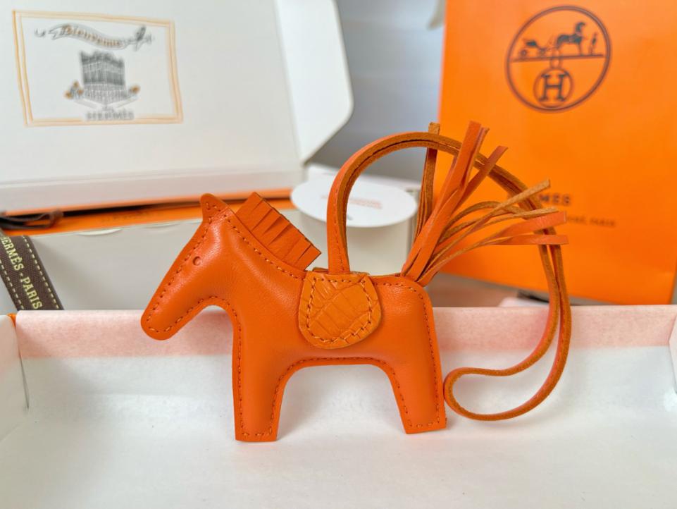 replica,repliche,fake,1:1,earrings,bracelet,ring,jewelry Ciondolo e portachiavi originali per borsa pegase HERMES Rodeo di alta qualità, realizzati con cuciture fatte a mano replica,repliche,fake,1:1,earrings,bracelet,ring,jewelry Ciondolo e portachiavi originali per borsa pegase HERMES Rodeo di alta qualità, realizzati con cuciture fatte a mano