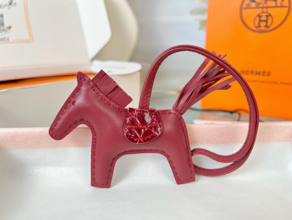 replica,repliche,fake,1:1,earrings,bracelet,ring,jewelry Ciondolo e portachiavi originali per borsa pegase HERMES Rodeo di alta qualità, realizzati con cuciture fatte a mano replica,repliche,fake,1:1,earrings,bracelet,ring,jewelry Ciondolo e portachiavi originali per borsa pegase HERMES Rodeo di alta qualità, realizzati con cuciture fatte a mano