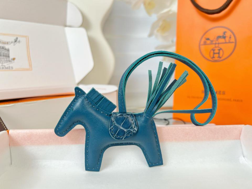 replica,repliche,fake,1:1,earrings,bracelet,ring,jewelry Ciondolo e portachiavi originali per borsa pegase HERMES Rodeo di alta qualità, realizzati con cuciture fatte a mano replica,repliche,fake,1:1,earrings,bracelet,ring,jewelry Ciondolo e portachiavi originali per borsa pegase HERMES Rodeo di alta qualità, realizzati con cuciture fatte a mano