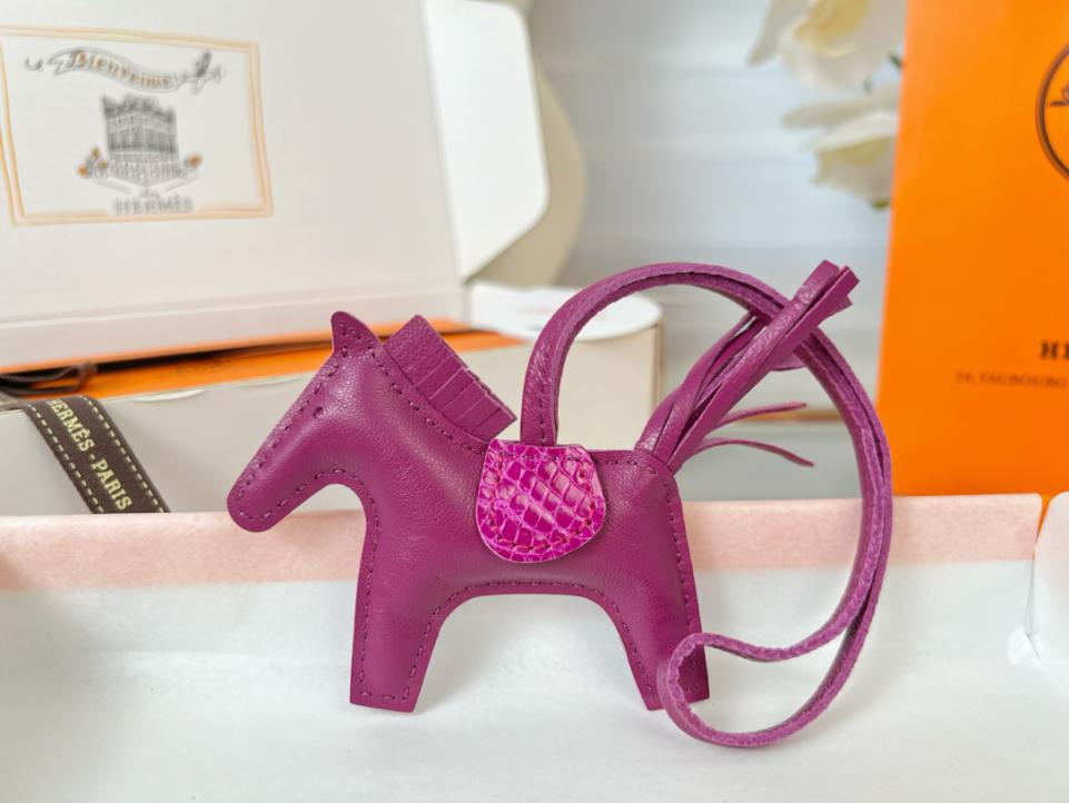 replica,repliche,fake,1:1,earrings,bracelet,ring,jewelry Ciondolo e portachiavi originali per borsa pegase HERMES Rodeo di alta qualità, realizzati con cuciture fatte a mano replica,repliche,fake,1:1,earrings,bracelet,ring,jewelry Ciondolo e portachiavi originali per borsa pegase HERMES Rodeo di alta qualità, realizzati con cuciture fatte a mano