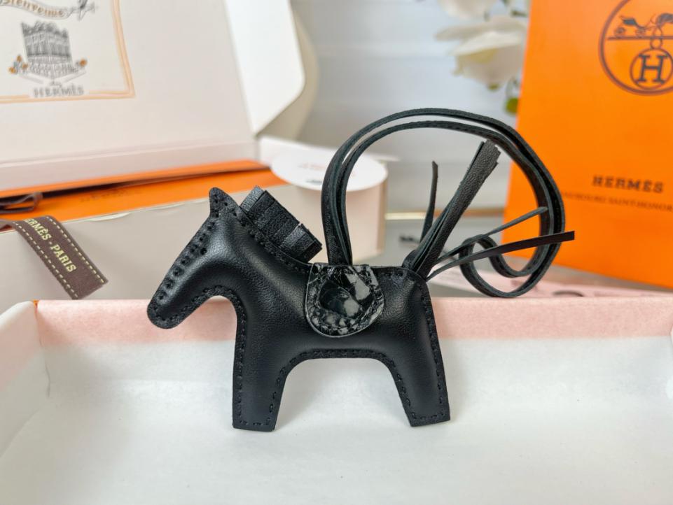 replica,repliche,fake,1:1,earrings,bracelet,ring,jewelry Ciondolo e portachiavi originali per borsa pegase HERMES Rodeo di alta qualità, realizzati con cuciture fatte a mano replica,repliche,fake,1:1,earrings,bracelet,ring,jewelry Ciondolo e portachiavi originali per borsa pegase HERMES Rodeo di alta qualità, realizzati con cuciture fatte a mano