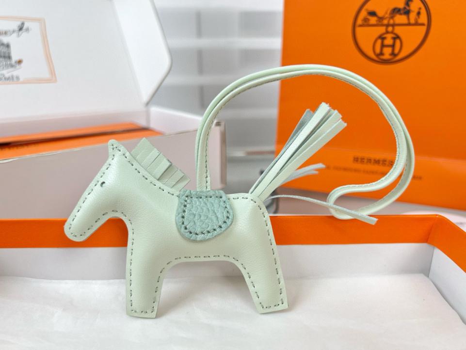 replica,repliche,fake,1:1,earrings,bracelet,ring,jewelry Ciondolo e portachiavi originali per borsa pegase HERMES Rodeo di alta qualità, realizzati con cuciture fatte a mano replica,repliche,fake,1:1,earrings,bracelet,ring,jewelry Ciondolo e portachiavi originali per borsa pegase HERMES Rodeo di alta qualità, realizzati con cuciture fatte a mano