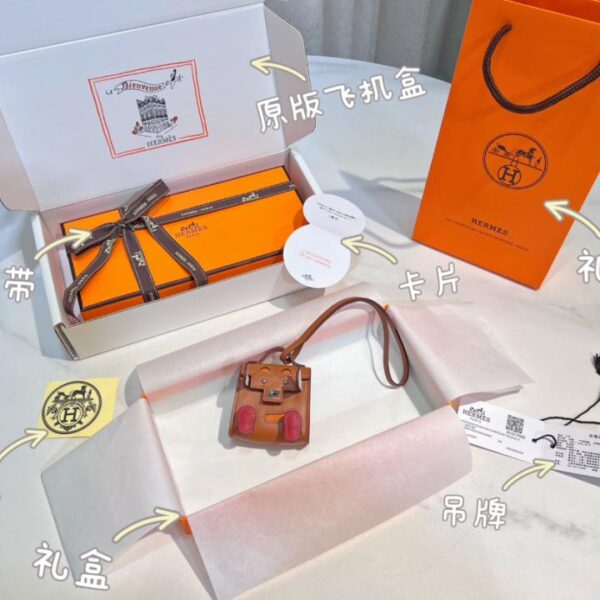 replica,repliche,fake,1:1,earrings,bracelet,ring,jewelry Ciondolo per borsa portachiavi robot Mini Kelly di Hermès