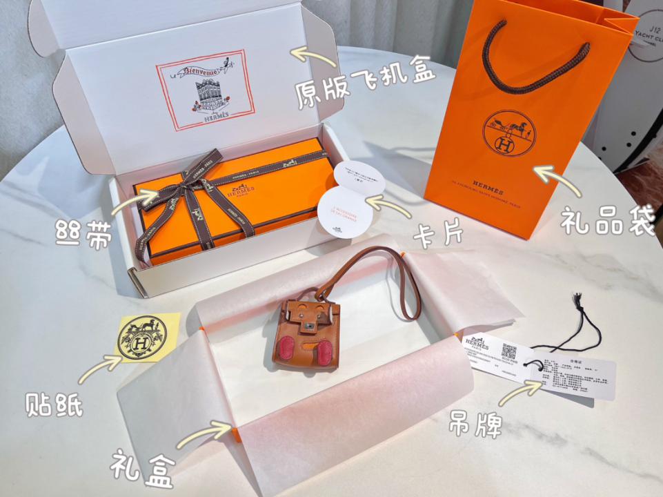 replica,repliche,fake,1:1,earrings,bracelet,ring,jewelry Ciondolo per borsa portachiavi robot Mini Kelly di Hermès replica,repliche,fake,1:1,earrings,bracelet,ring,jewelry Ciondolo per borsa portachiavi robot Mini Kelly di Hermès