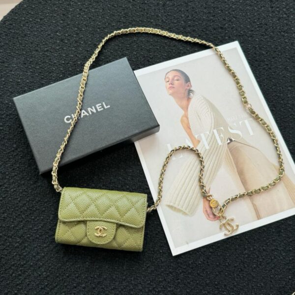 replica,repliche,fake,1:1,earrings,bracelet,ring,jewelry Nuova mini borsa a tracolla Chanel Ball in pelle caviale