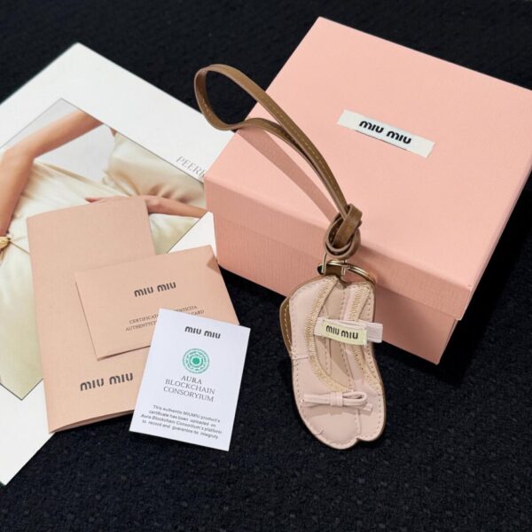 replica,repliche,fake,1:1,earrings,bracelet,ring,jewelry Ciondolo con cordino per ballerine in pelle MIUMIU