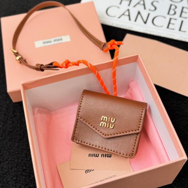 replica,repliche,fake,1:1,earrings,bracelet,ring,jewelry Ciondolo con cordino per borsa in pelle MIUMIU 3 colori
