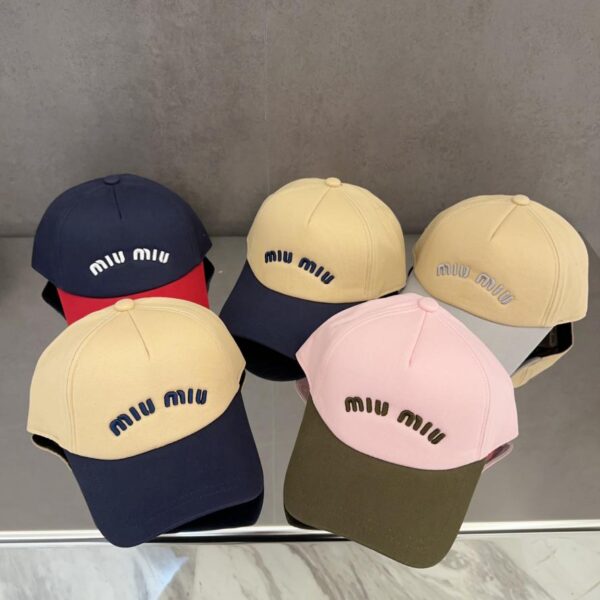 Nuovo cappellino da baseball ricamato di Miu Miu