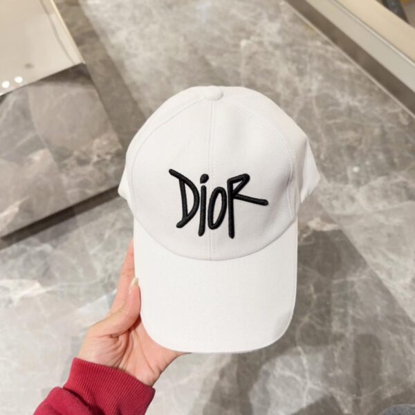 replica,repliche,fake,1:1,earrings,bracelet,ring,jewelry Il sito ufficiale DIOR sincronizza il nuovo cappellino da baseball per presbiti
