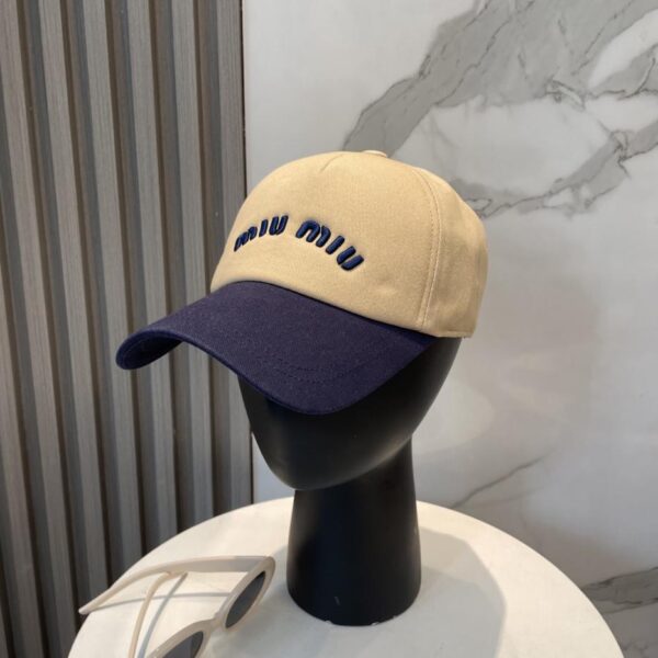 replica,repliche,fake,1:1,earrings,bracelet,ring,jewelry Nuovo cappellino da baseball ricamato di Miu Miu