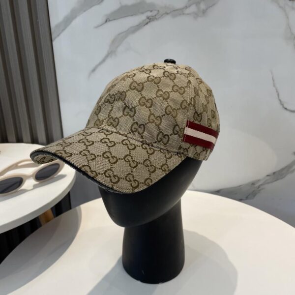 replica,repliche,fake,1:1,earrings,bracelet,ring,jewelry Cappellino da baseball originale classico Gucci, versatile per uomo e donna in tutte le stagioni