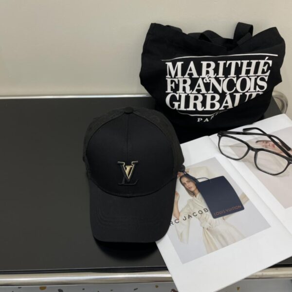 replica,repliche,fake,1:1,earrings,bracelet,ring,jewelry LouiVuittonLV primavera ed estate nuovo contatore nuovo berretto da baseball ricamato