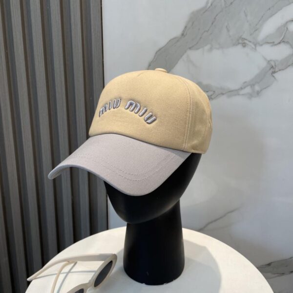 replica,repliche,fake,1:1,earrings,bracelet,ring,jewelry Nuovo cappellino da baseball ricamato di Miu Miu