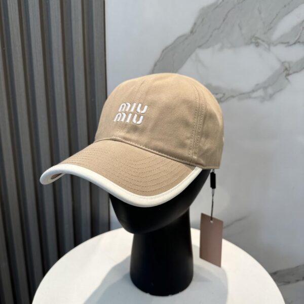 replica,repliche,fake,1:1,earrings,bracelet,ring,jewelry Nuovo cappellino da baseball ricamato di Miu Miu