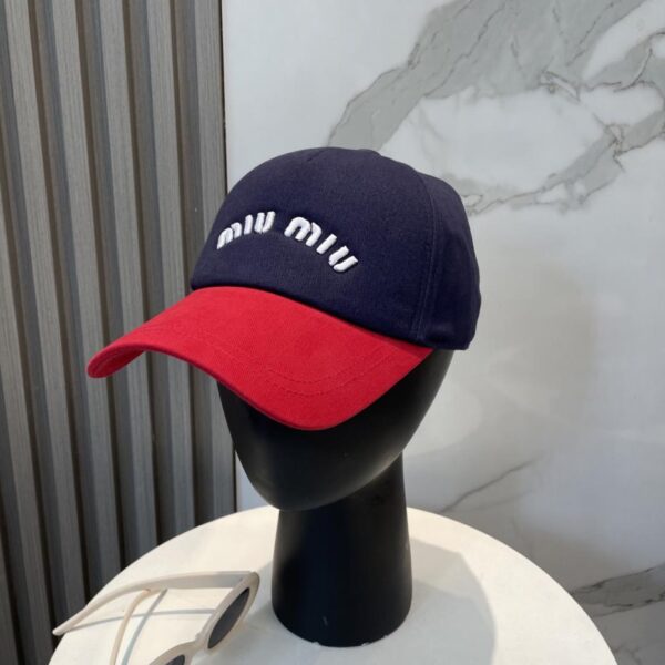 replica,repliche,fake,1:1,earrings,bracelet,ring,jewelry Nuovo cappellino da baseball ricamato di Miu Miu